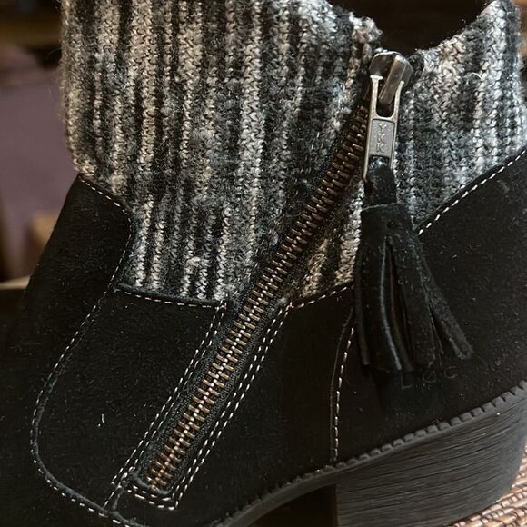 Born Ankle ZipOn Bootie Black 7.5 - Picture 3 of 12